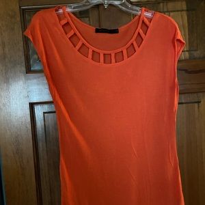The Limited orange tank size M